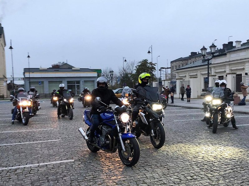 Kolejny spacer. Do kobiet doczyli motocyklici