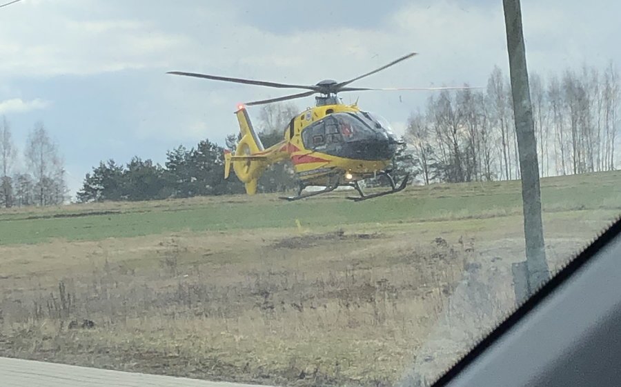 Wypadek w Srocku. Na miejscu interweniowa migowiec LPR