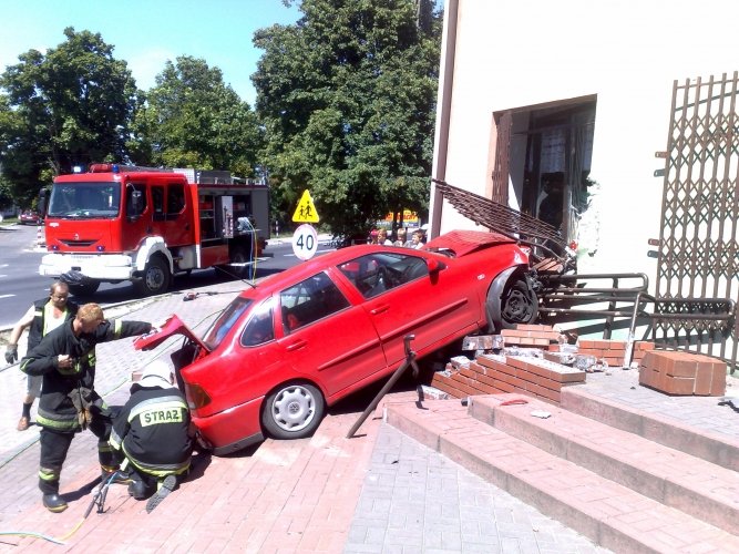 Moszczenica:  Zatrzyma si na schodach sklepu 