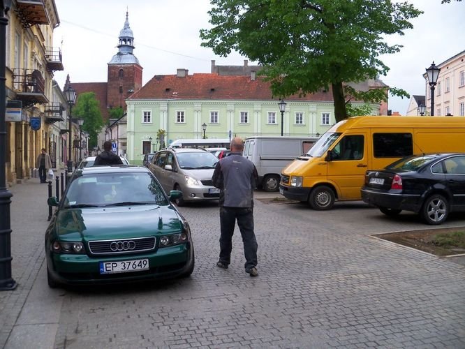 Pl. Czarnieckiego: Zamiast awek daj parkingw