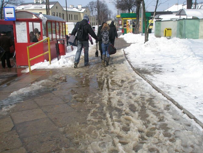 Warunki na chodniku woay o „pomst do nieba”