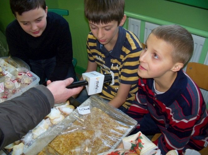 witeczne wypieki na szkolnych korytarzach