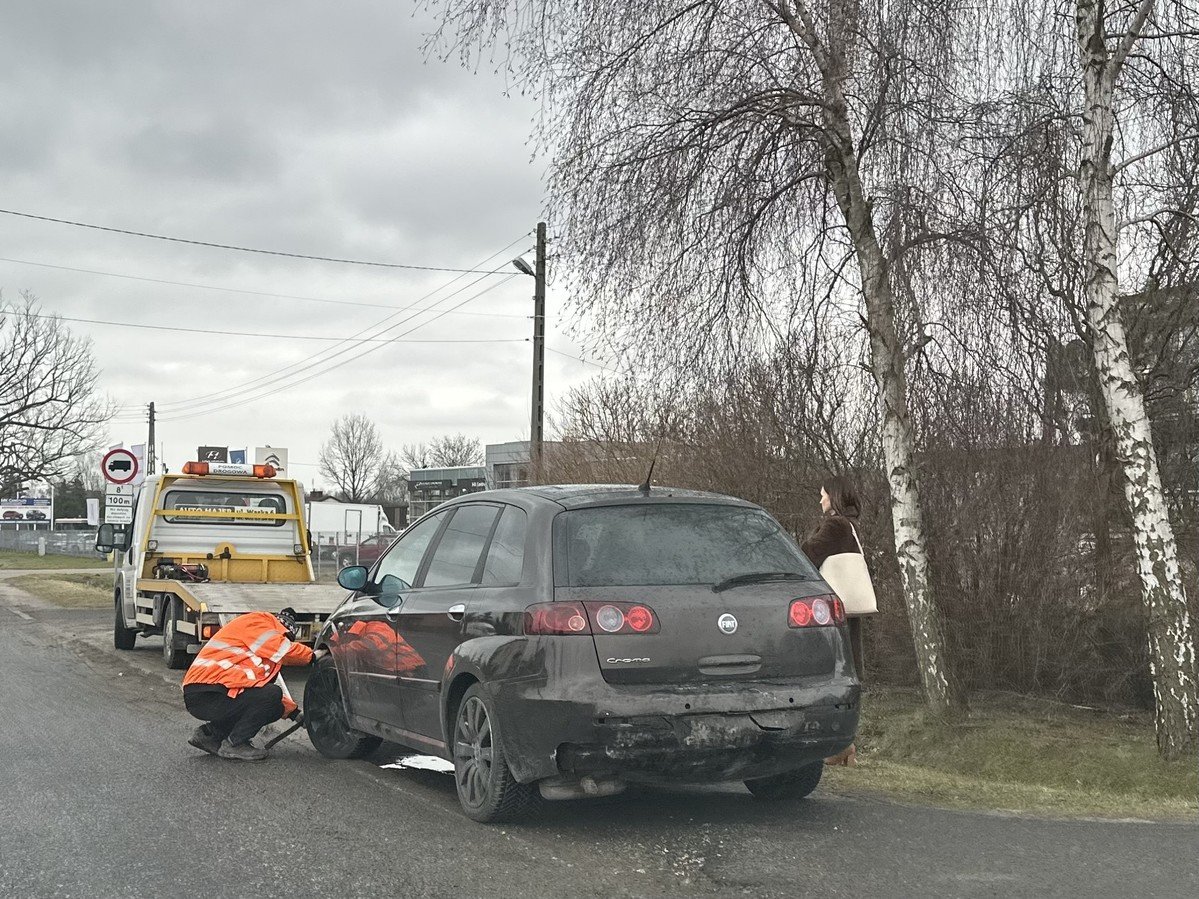 Wypadek na Wojska Polskiego. Dwoje dzieci trafio do szpitala