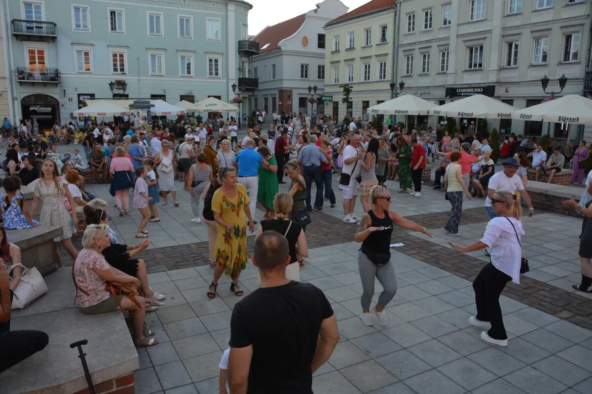 Potacwka na Rynku przycigna tumy ZDJCIA FILM