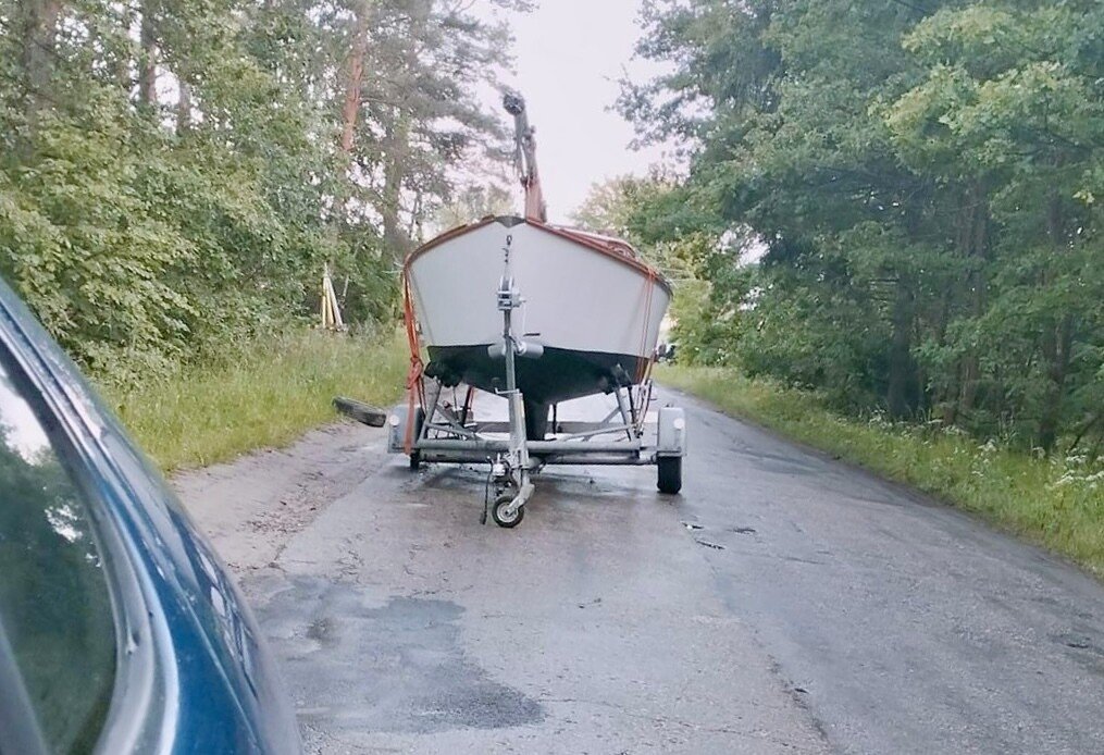 d pozostawiona na rodku drogi - awaria czy celowe dziaanie? Nietypowe zdarzenie na drodze midzy Lubiaszowem a Goleszami w gminie Wolbrz