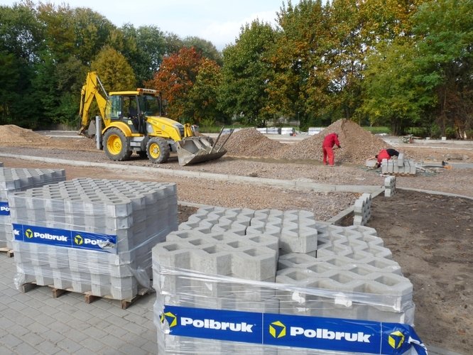 Czy proboszcz odda ziemi pod nowy parking?