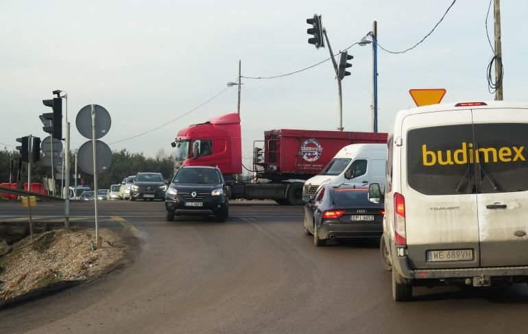 Uwaajcie na przejedzie na Twardosawickiej. Nie dziaa sygnalizacja!