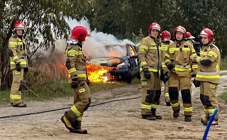 Przy Dworskiej spono auto. Waciciel mia duo szczcia