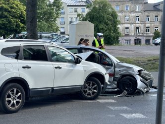 Grony wypadek na skrzyowaniu ulic Jerozolimskiej i Zamkowej. Do szpitala trafiy 3 osoby [ZDJCIA]