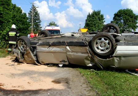 Prowadzi bez prawa jazdy, spowodowa wypadek