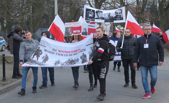 Piotrkowianie oddali hod onierzom Wykltym