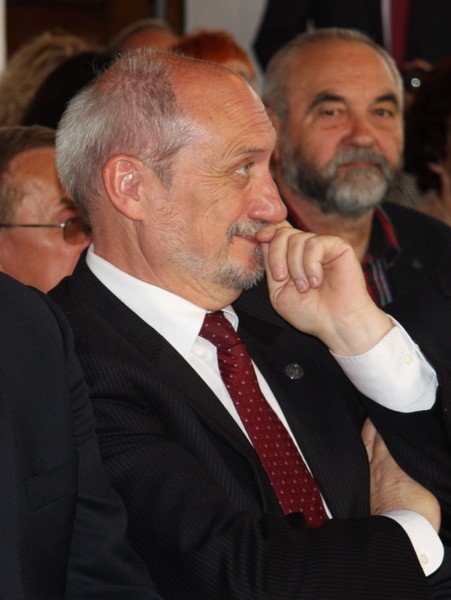 Macierewicz chce przenie Trybuna Konstytucyjny do Piotrkowa?