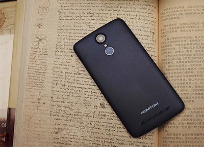 HomTom HT10 – smartfon ze skanerem tczwki oka