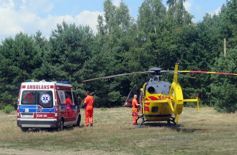 Uszkodzi genitalia podczas pracy w polu 