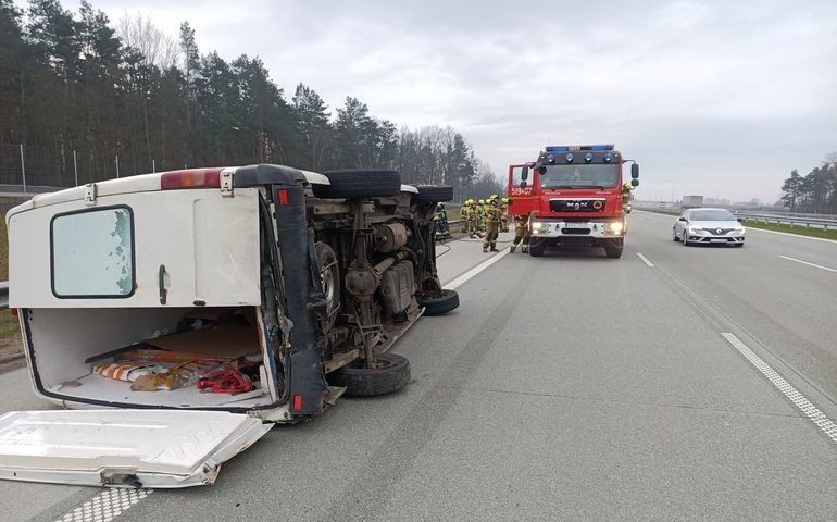 Zderzenie busa i osobwki na A1