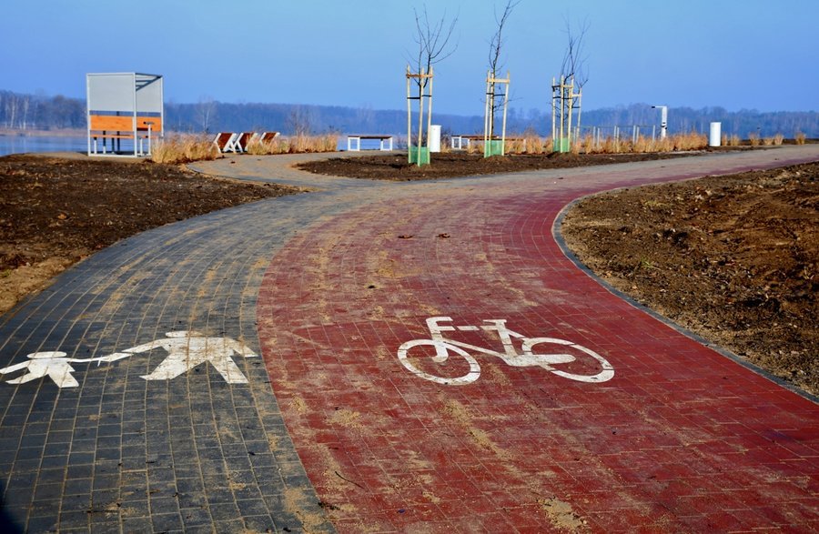 cieka rowerowa i nowy parking na Bugaju