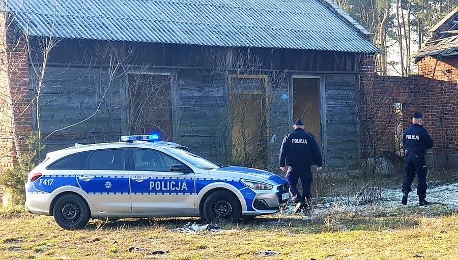 Policjanci sprawdz miejsca, gdzie zim przebywaj bezdomni