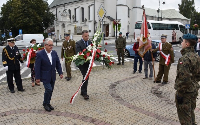 Wadze Piotrkowa upamitniy ofiary wojsk sowieckich