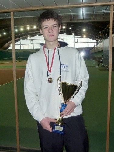 Tenis ziemny: Kamil zdobywa medale wrd juniorw