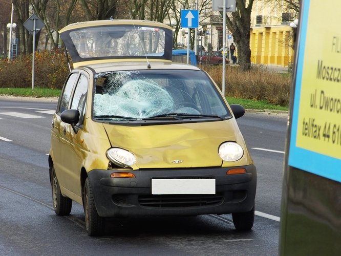 Potrcony na pasach trafi do szpitala