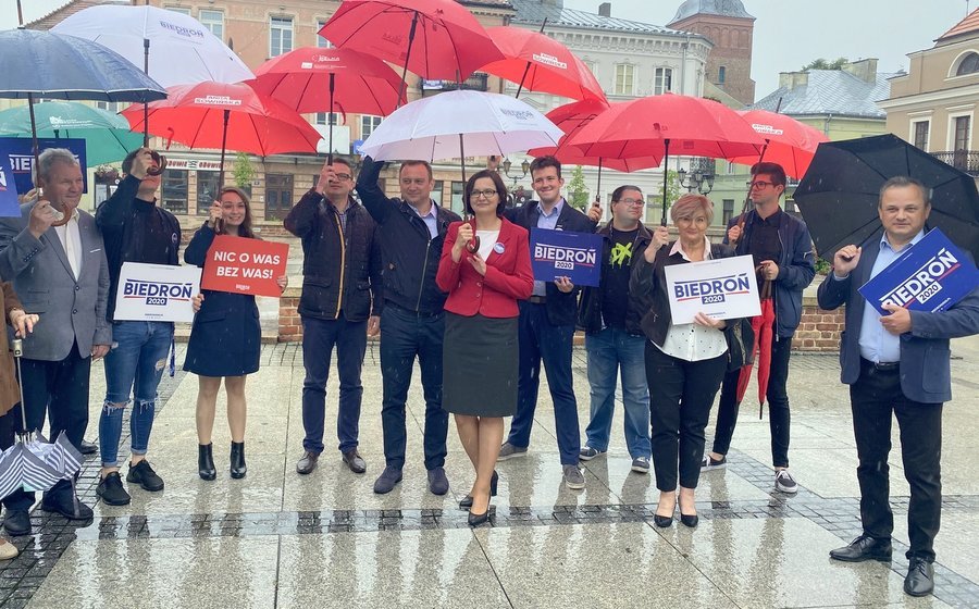 Sympatycy Roberta Biedronia agitowali na Rynku w Piotrkowie