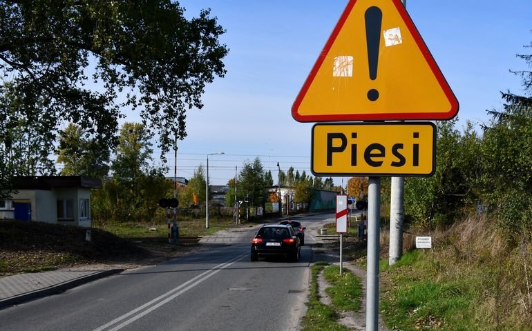 cieka i chodnik na Rolniczej z polizgiem. Wyoniono wykonawc inwestycji