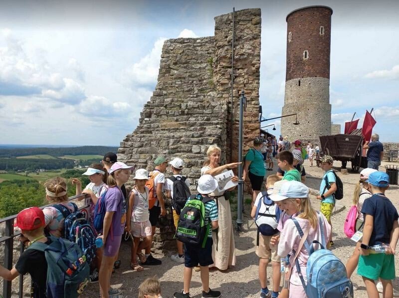 Modzi piotrkowianie zdobyli Krlewski Zamek w Chcinach