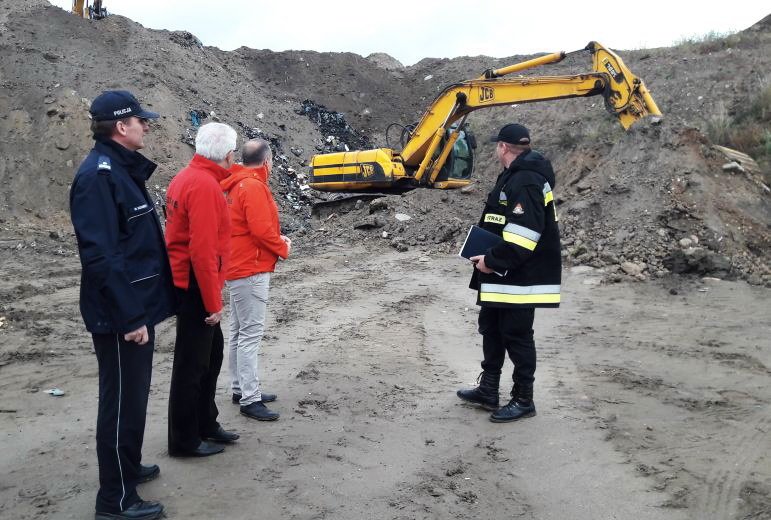 Nielegalne wysypisko w gminie Moszczenica. Zatrzymano 6 mczyzn  