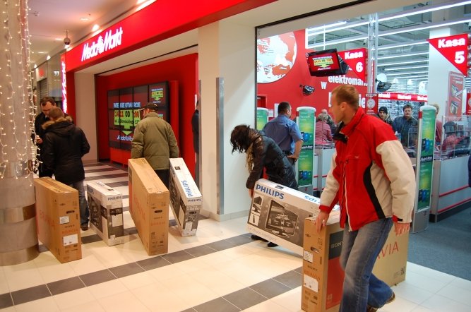 Piotrkw: Tumy przed Media Markt