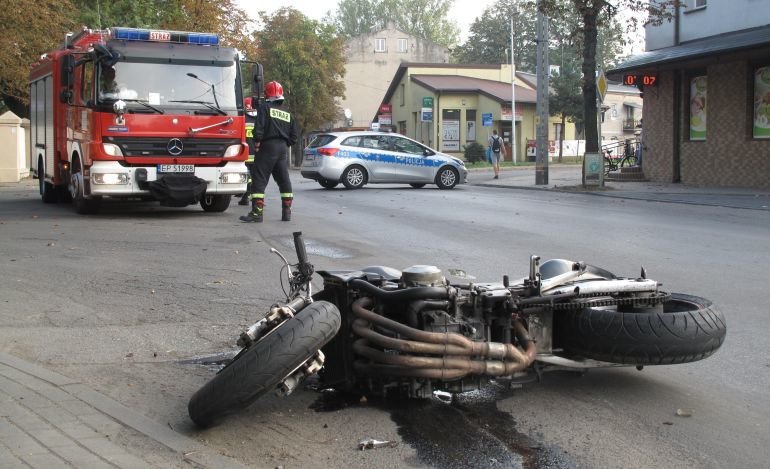 Ul. Roosevelta w Piotrkowie: Wypadek z udziaem motocyklisty