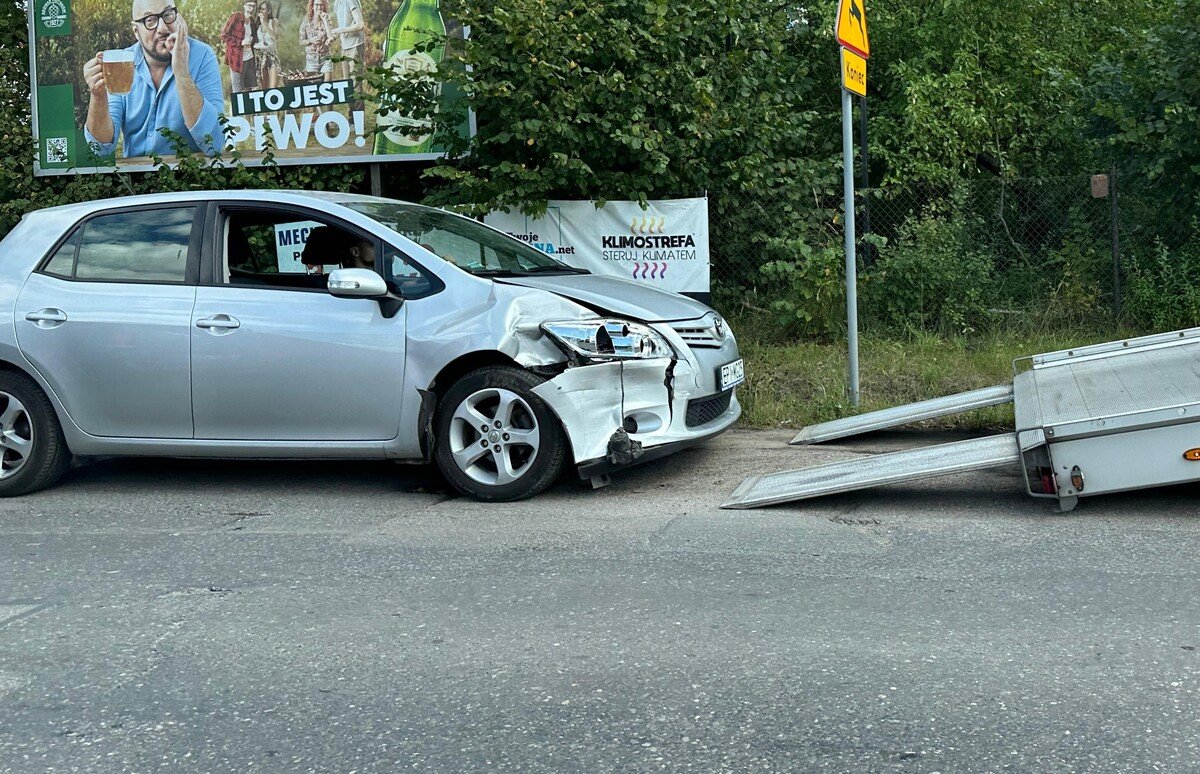 Zderzenie dwch samochodw na skrzyowaniu elaznej i Roosevelta