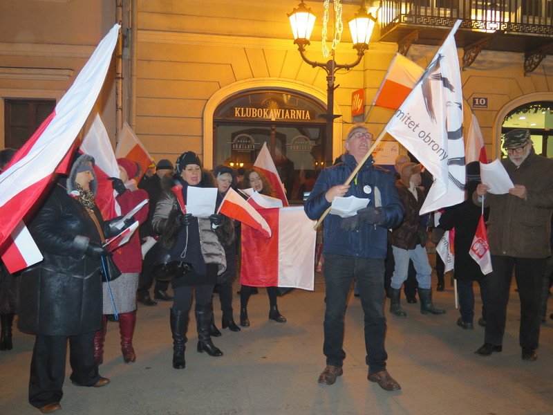 Kolejna demonstracja przed biurem PiS