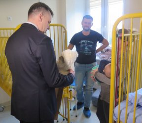 Prezydent odwiedzi w szpitalu chore dzieci