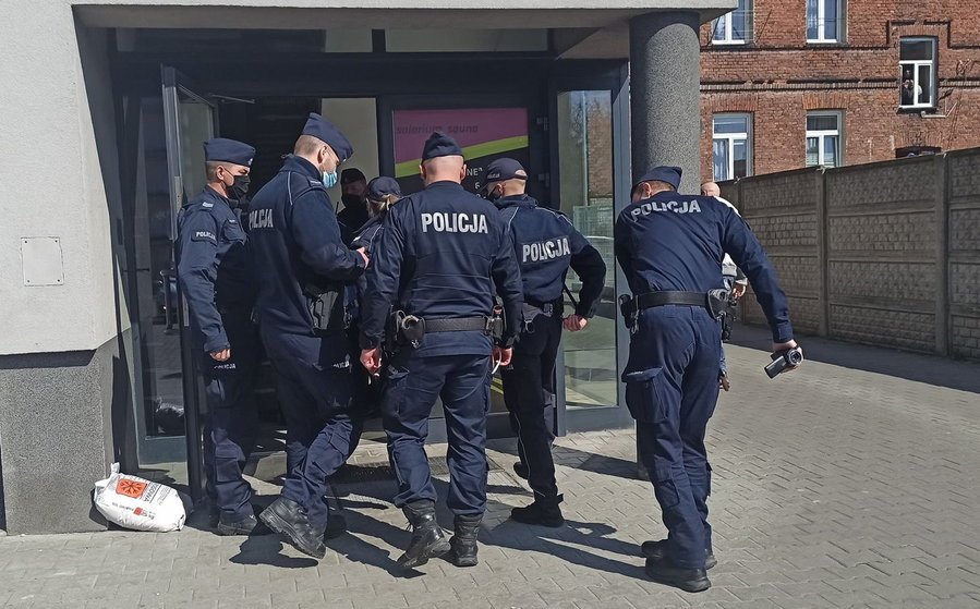 Policja wkroczya do jednej z piotrkowskich siowni