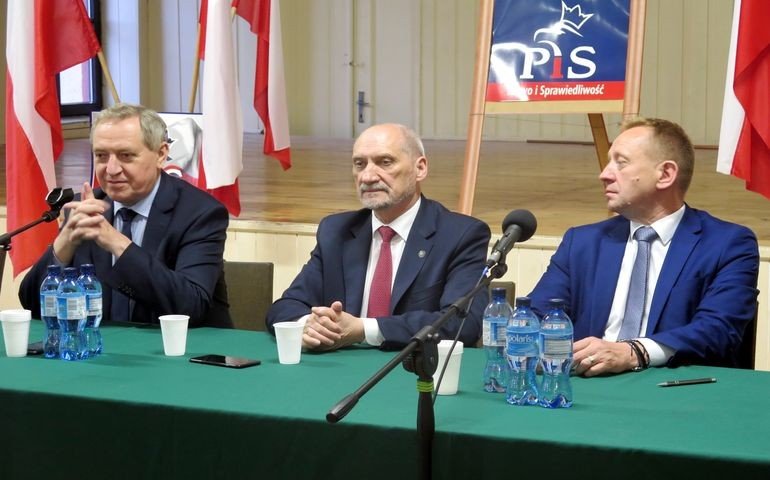 Co dalej z S12 i pogbianiem Pilicy? Politycy PiS na spotkaniu w Sulejowie