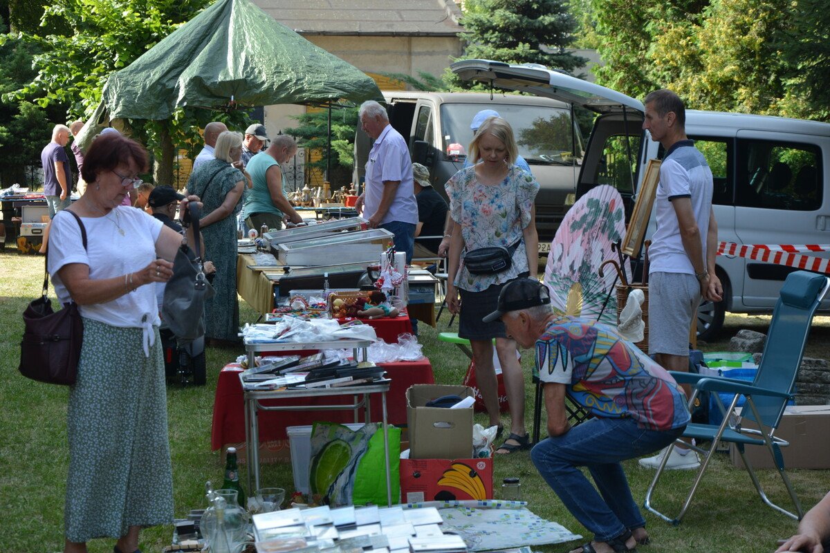 Gieda staroci obok zamku. Zobaczcie, co tam mona upolowa