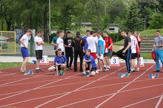 Lekka atletyka na miejskim stadionie 