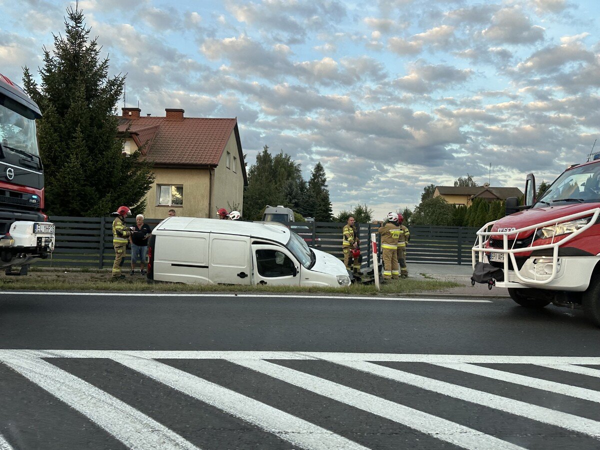 Wypadek na DK74 w Gomulinie