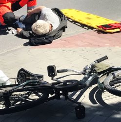 Potrcenie rowerzysty na skrzyowaniu w Piotrkowie