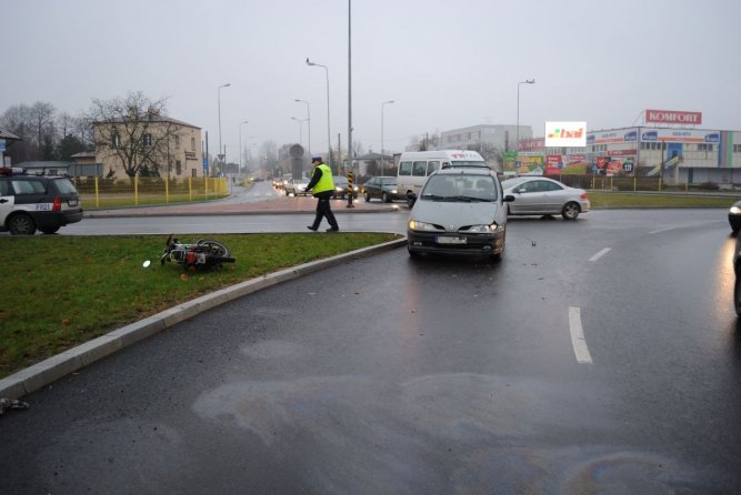 Bechatw: Motorowerzysta potrcony na rondzie