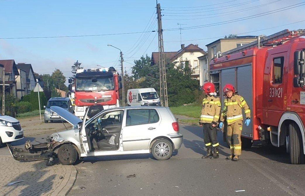 Zderzenie osobwek w Piotrkowie. Jedna wjechaa w ogrodzenie