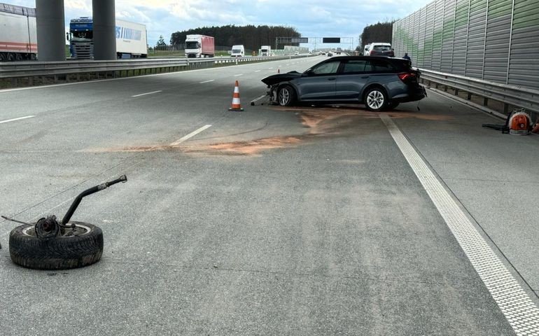 Kolizja na autostradzie A1. Kierowca by nietrzewy