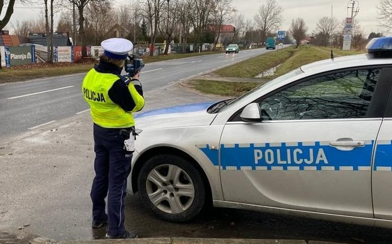 Nie zatrzyma si do kontroli i prbowa przejecha policjanta