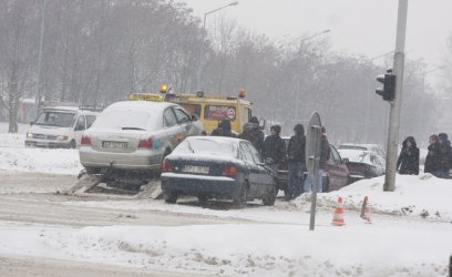 Karambol na skrzyowaniu – zderzyy si cztery samochody
