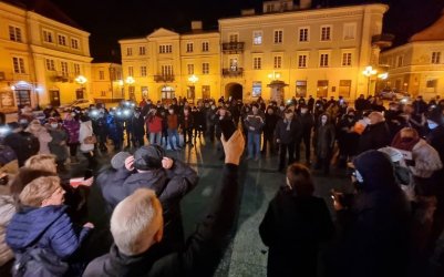 Piotrkowianie protestowali przeciwko lex TVN