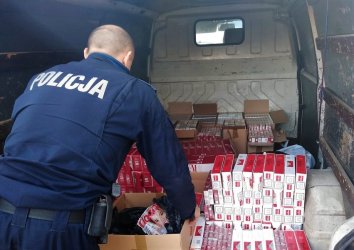 Tysiące nielegalnych papierosów w rękach policjantów