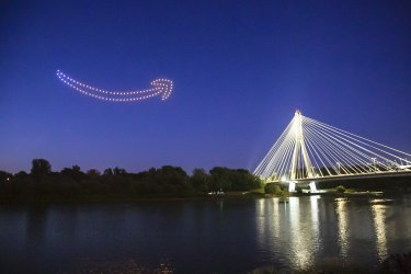 Specjalny pokaz dronw w Warszawie z okazji pierwszego Amazon Prime Day w Polsce