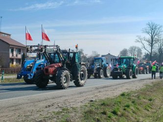 Rolnicy protestuj. Parali komunikacyjny na drogach regionu