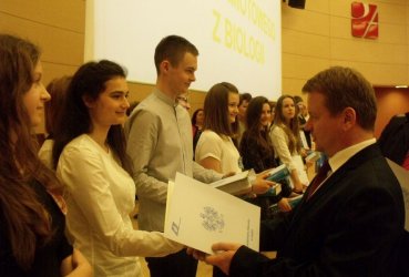Najlepsi gimnazjaliści z Piotrkowa nagrodzeni przez kuratora oświaty 