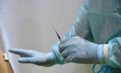 Ekspert: można nadal podawać szczepionkę przeciwko COVID-19 firmy AstraZeneca